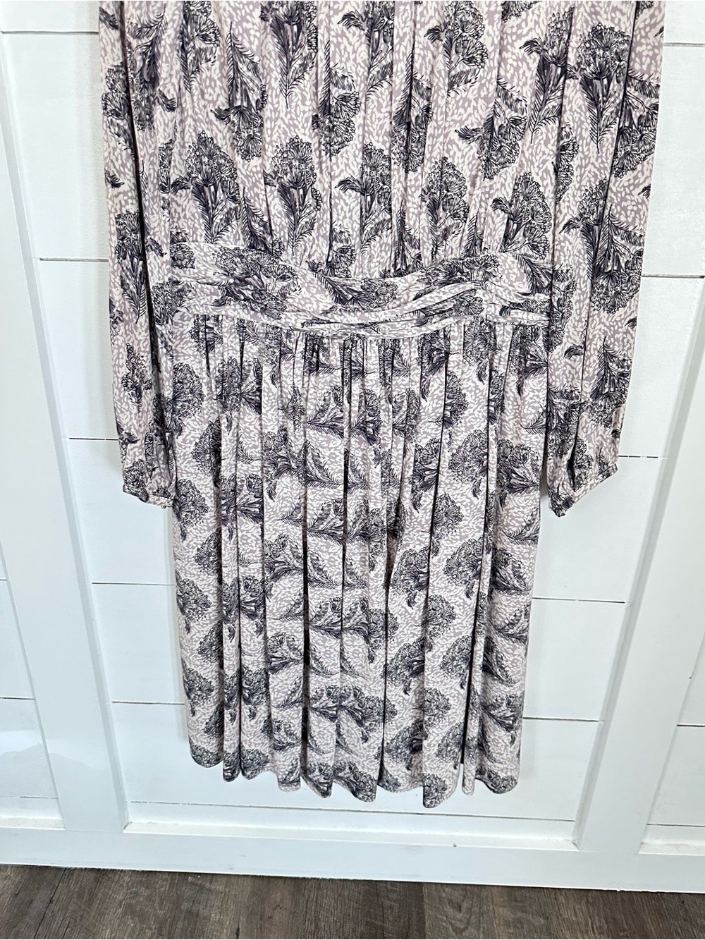 Boden Selina Floral Dress Long Sleeve Fit Flare Knee Length Grey Romantic Work - Picture 5 of 16